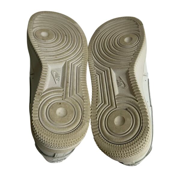 Nike Size 6Y Air Force 1 Low Top Sneakers Womens 7.5 Mens 6 Triple White - Picture 9 of 13